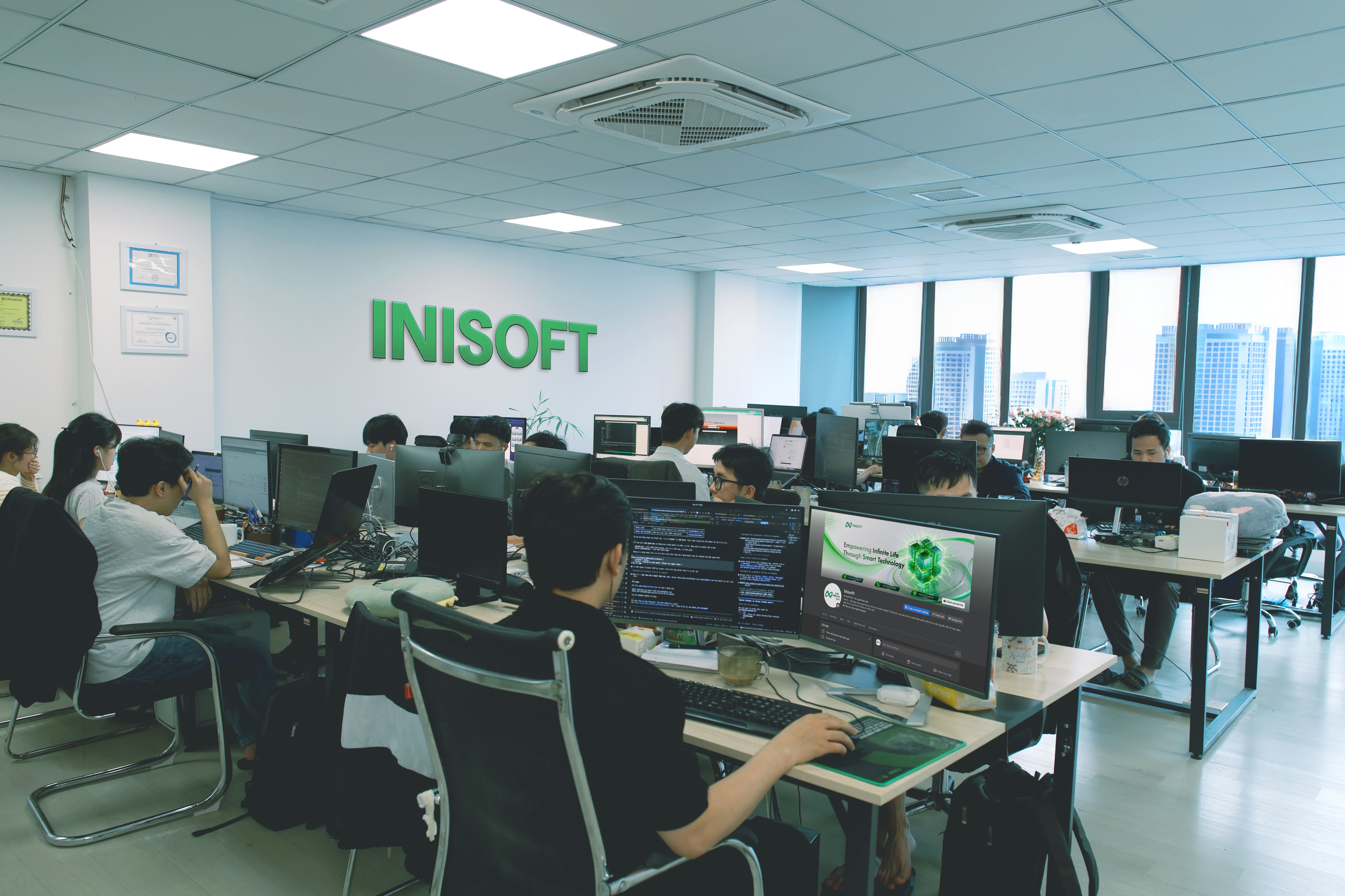 IniSoft Japan - 次世代のビジネス基盤を実装します